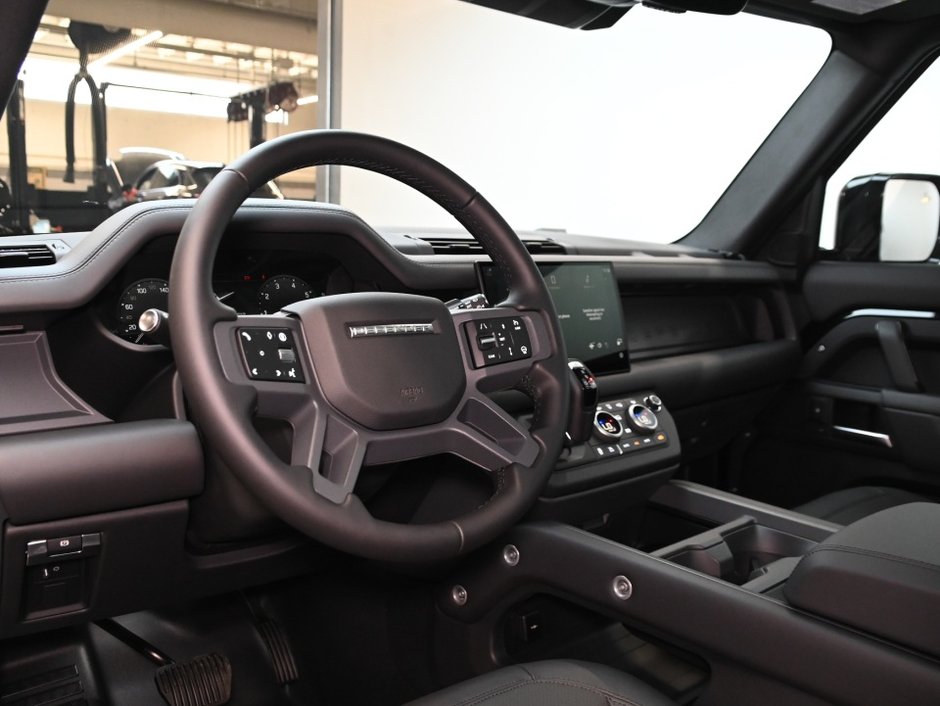 2025 Land Rover Defender S-2