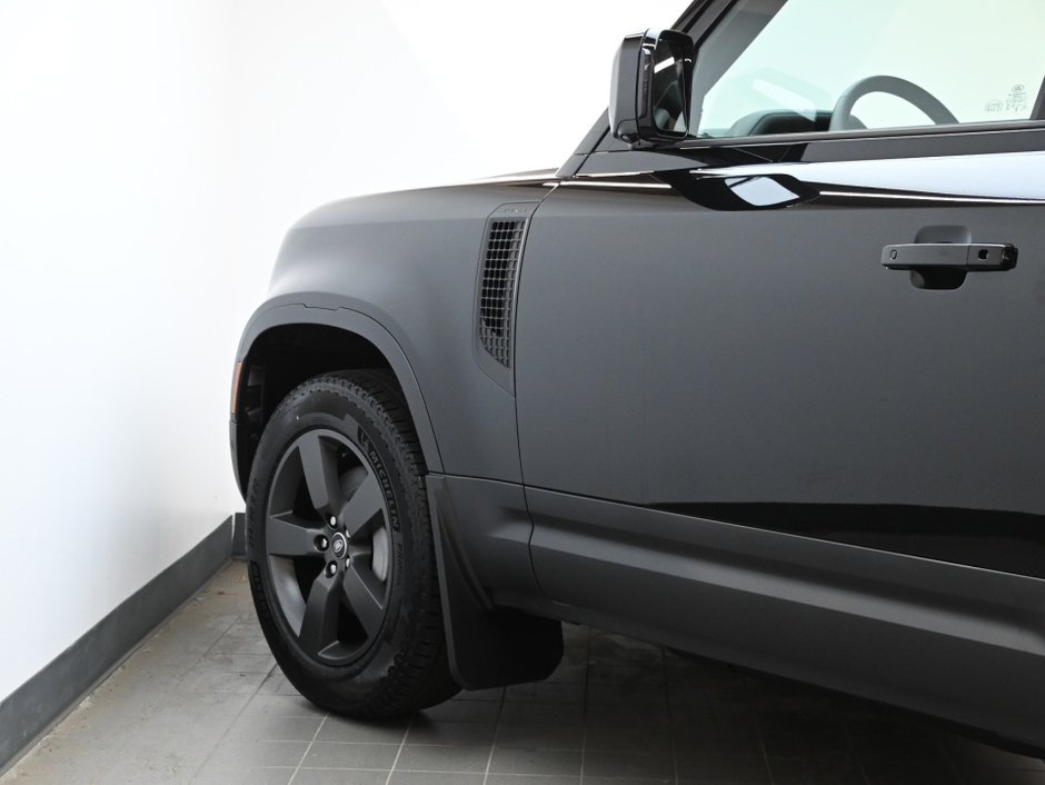 2025 Land Rover Defender S-32