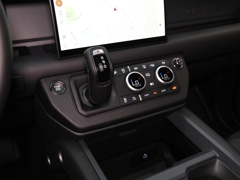 2025 Land Rover Defender S-20