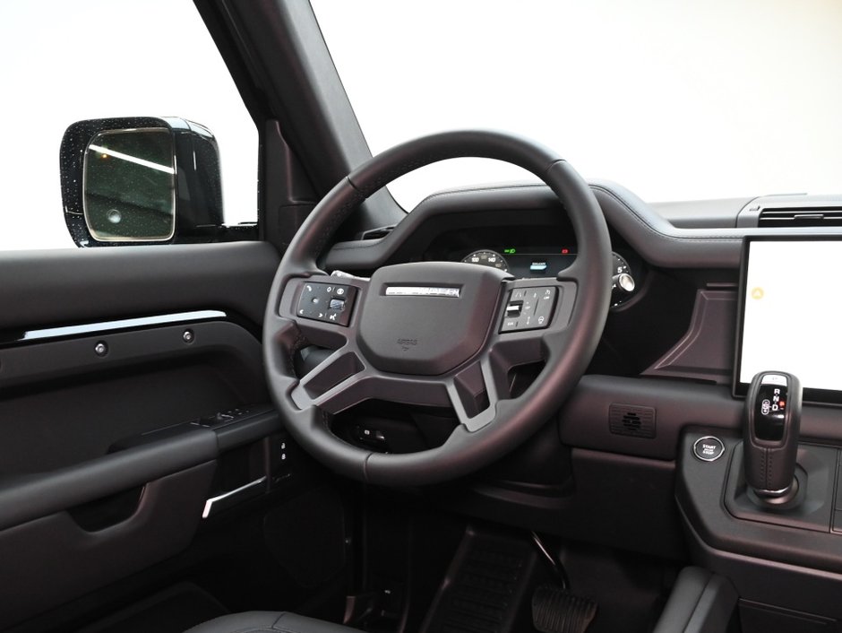 2025 Land Rover Defender S-28
