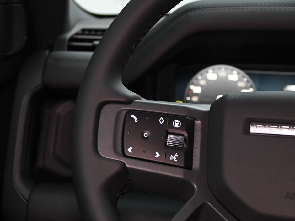 2025 Land Rover Defender S-28