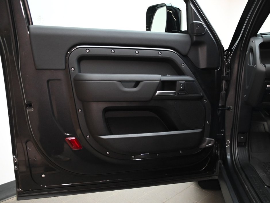 2025 Land Rover Defender S-14