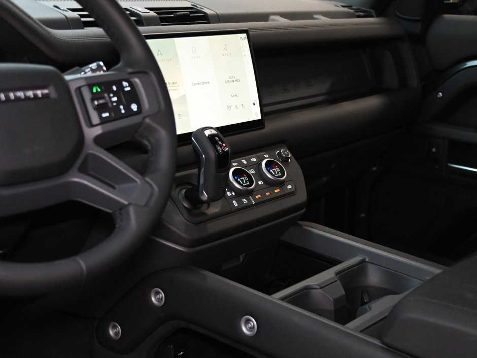 2025 Land Rover Defender S-15
