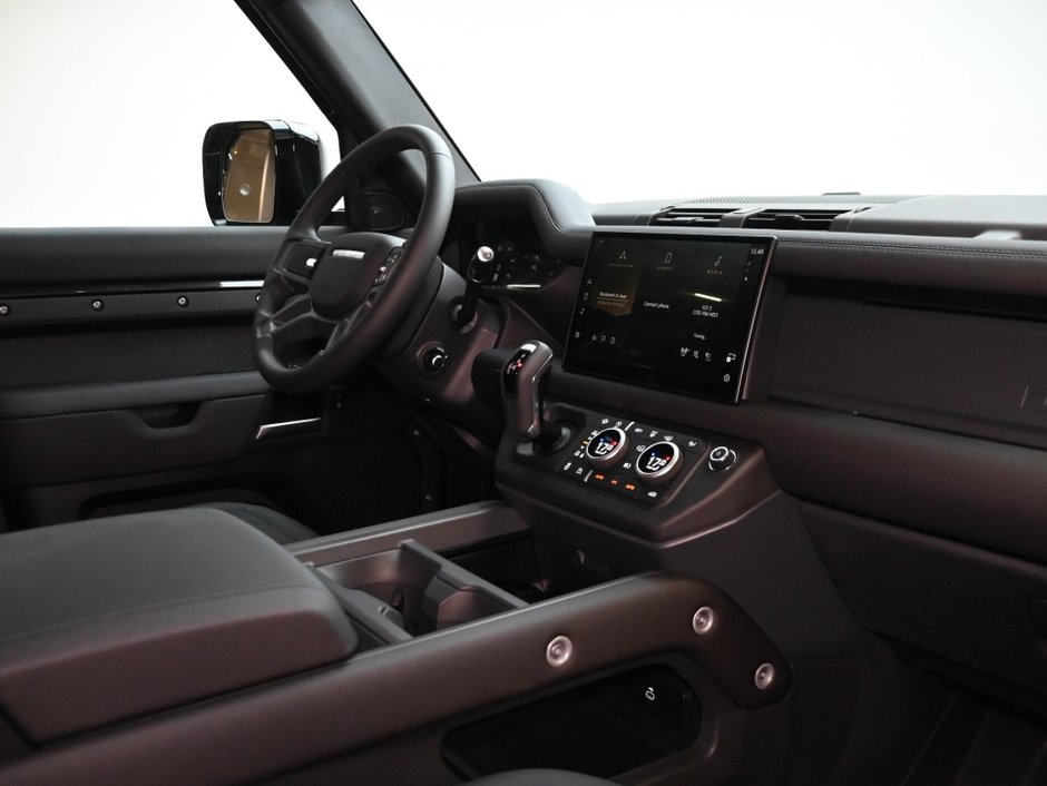 2025 Land Rover Defender S-13