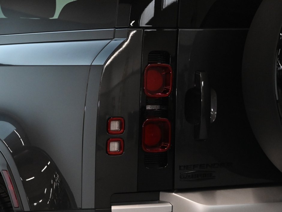 2025 Land Rover Defender S-9