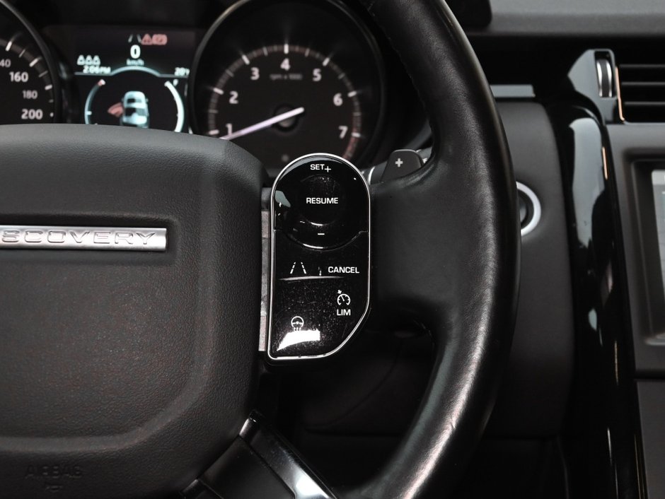 2020 Land Rover Discovery SE-16