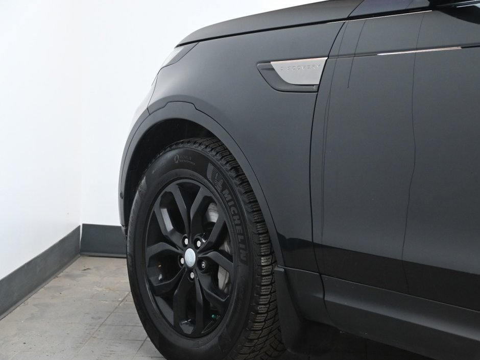 2020 Land Rover Discovery SE-28