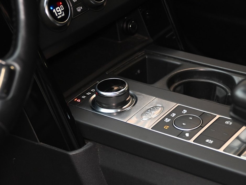2020 Land Rover Discovery SE-21