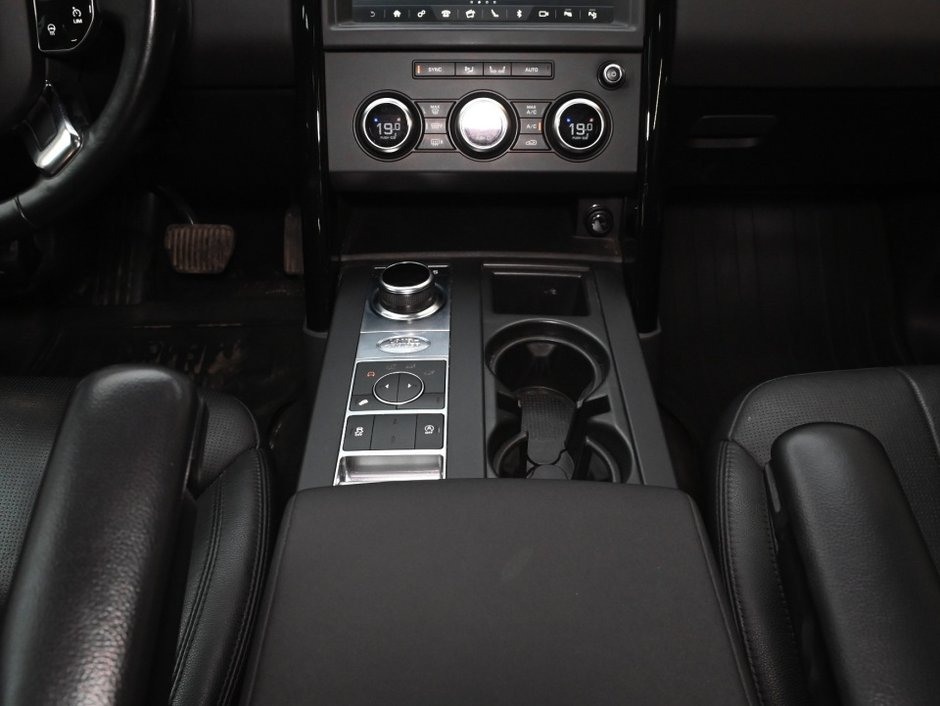 2020 Land Rover Discovery SE-22