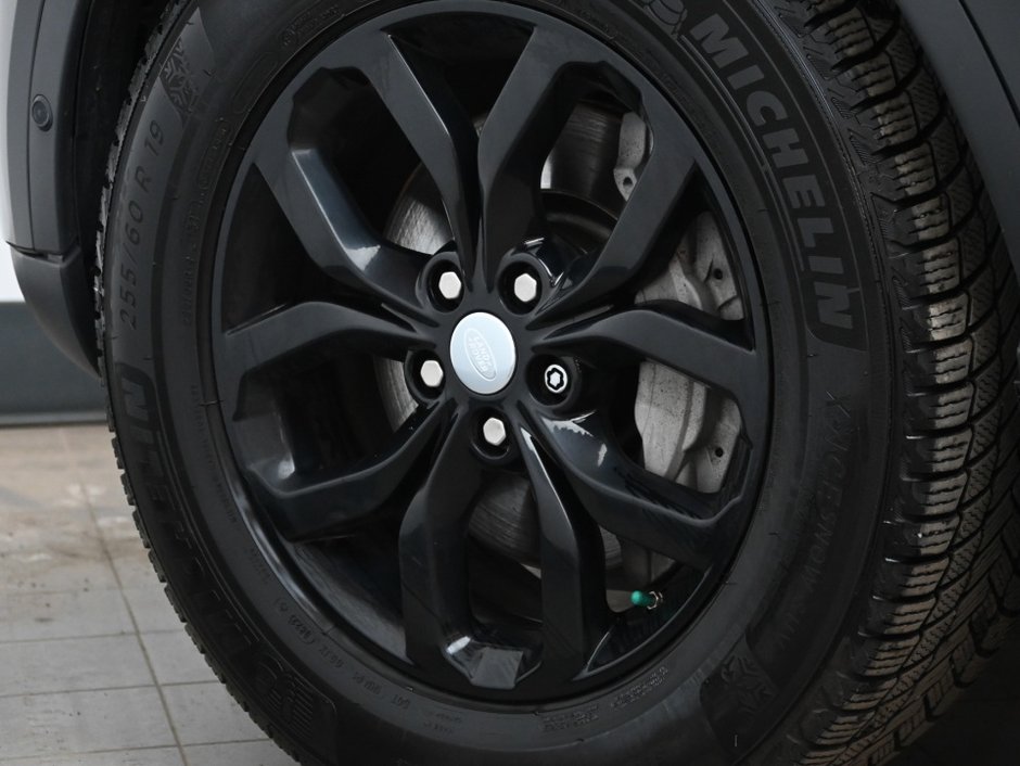 2020 Land Rover Discovery SE-29