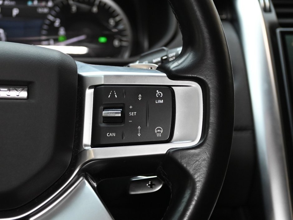 2023 Land Rover Discovery S-17