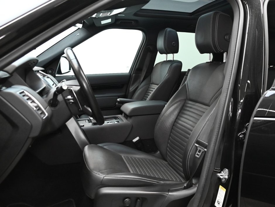 2023 Land Rover Discovery S-12