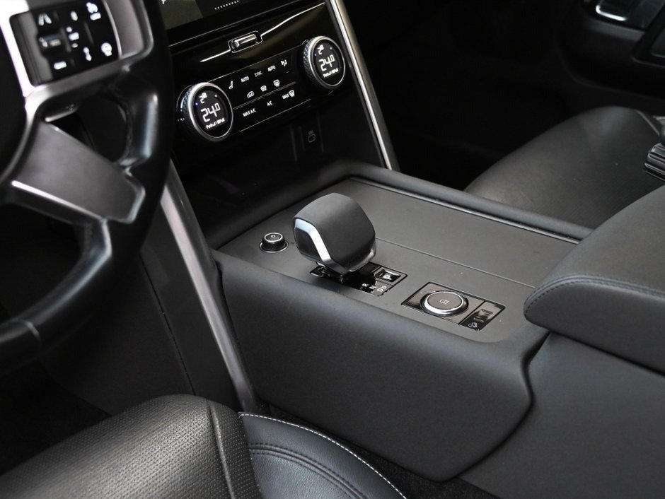 2023 Land Rover Discovery S-18