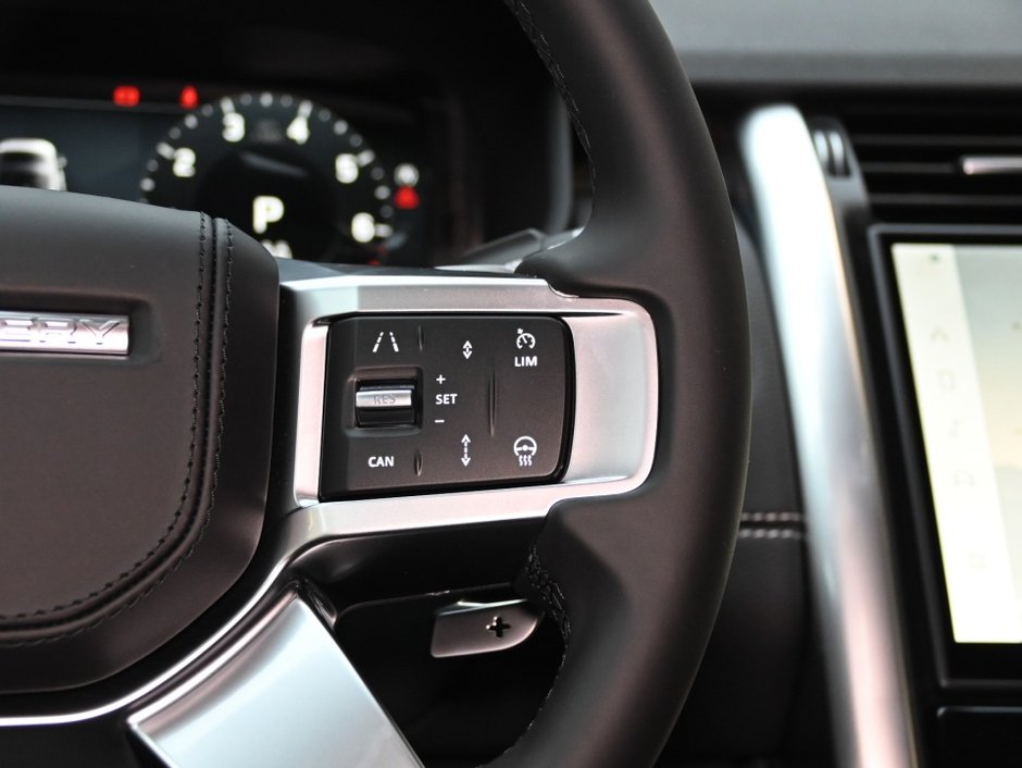 2025 Land Rover Discovery Dynamic SE-27