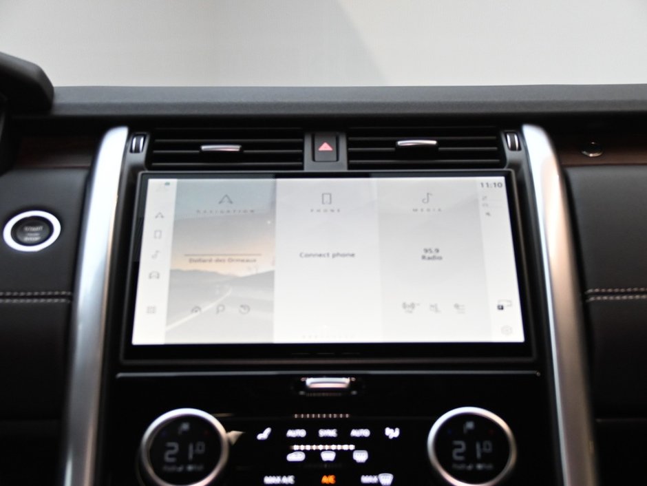 2025 Land Rover Discovery Dynamic SE-29