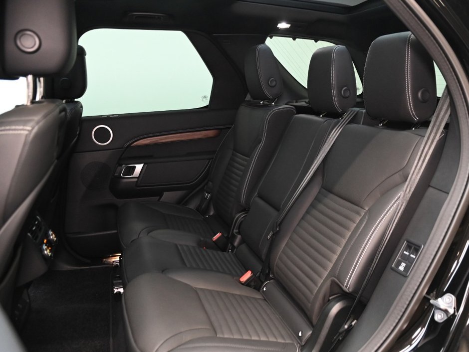 2025 Land Rover Discovery Dynamic SE-3