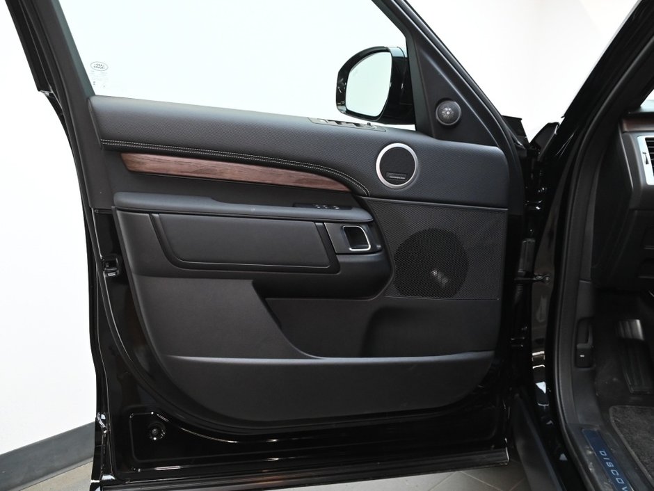 2025 Land Rover Discovery Dynamic SE-14