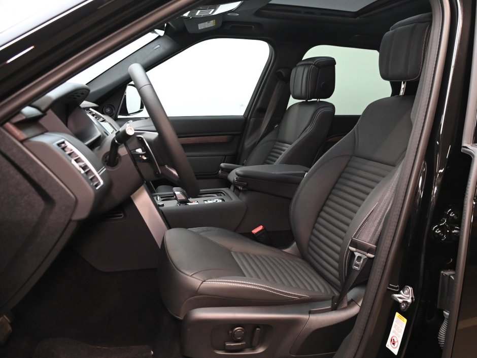 2025 Land Rover Discovery Dynamic SE-8