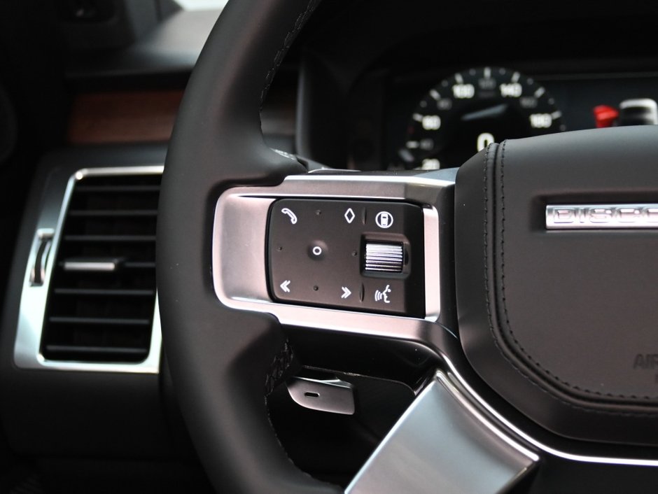 2025 Land Rover Discovery Dynamic SE-26