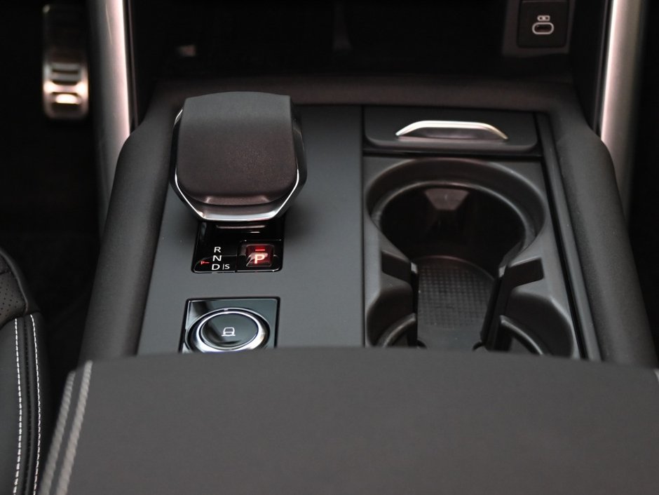 2025 Land Rover Discovery Dynamic SE-31