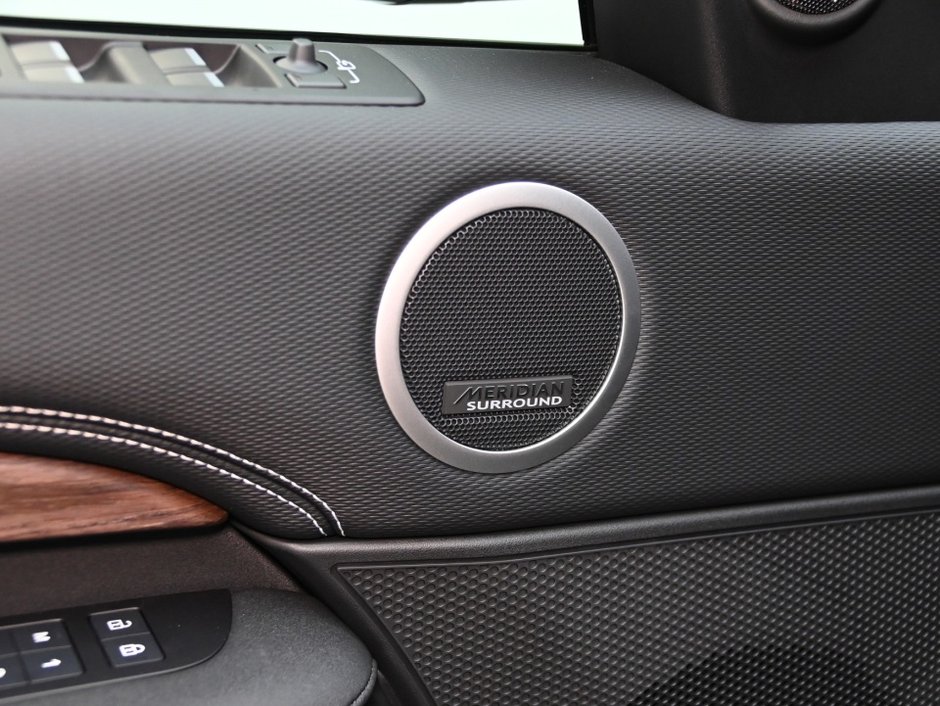 2025 Land Rover Discovery Dynamic SE-16