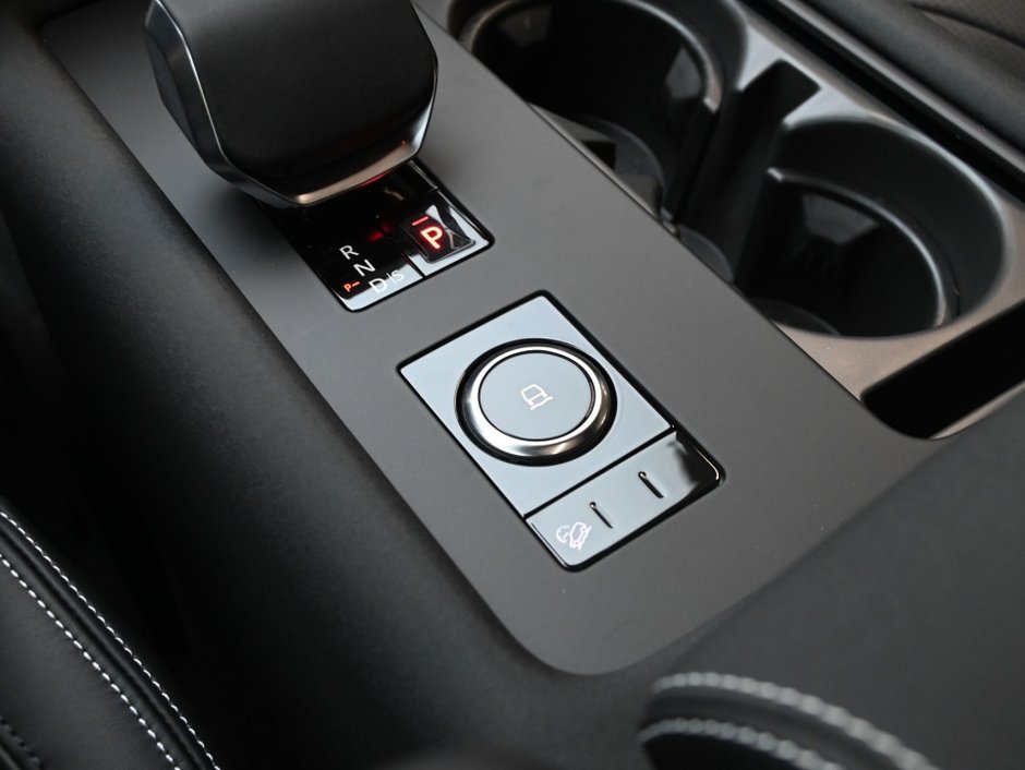 2025 Land Rover Discovery Dynamic SE-25