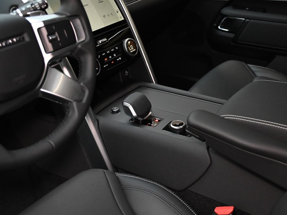 2025 Land Rover Discovery Dynamic SE-14