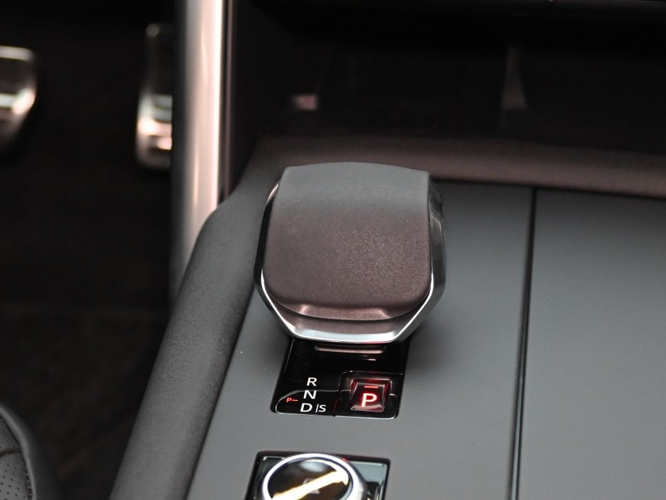 2025 Land Rover Discovery Dynamic SE-28