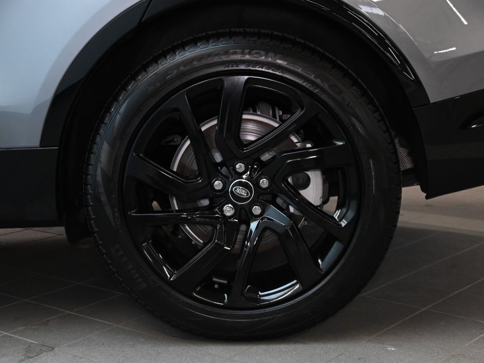 2025 Land Rover Discovery Dynamic SE-11