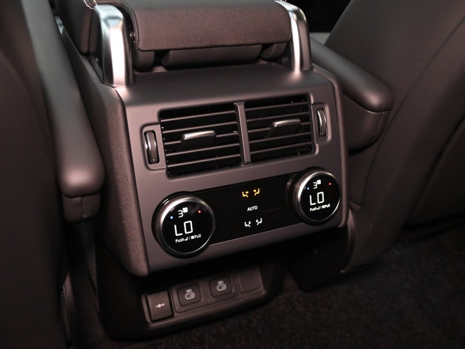 2025 Land Rover Discovery Dynamic SE-33