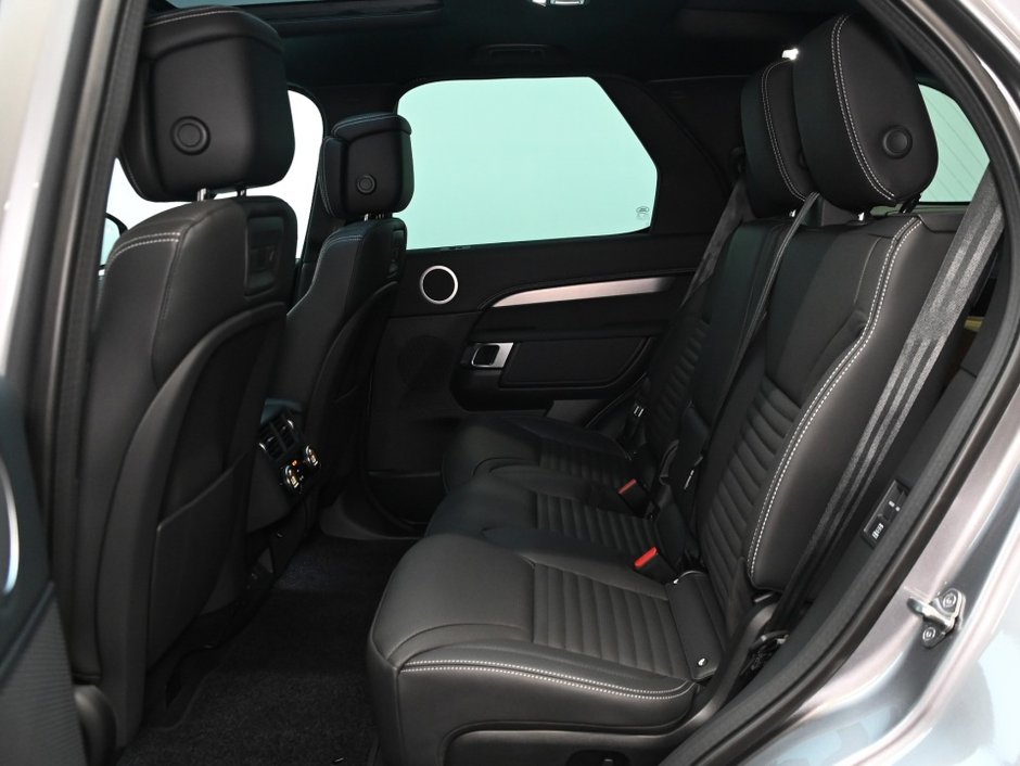 2025 Land Rover Discovery Dynamic SE-8