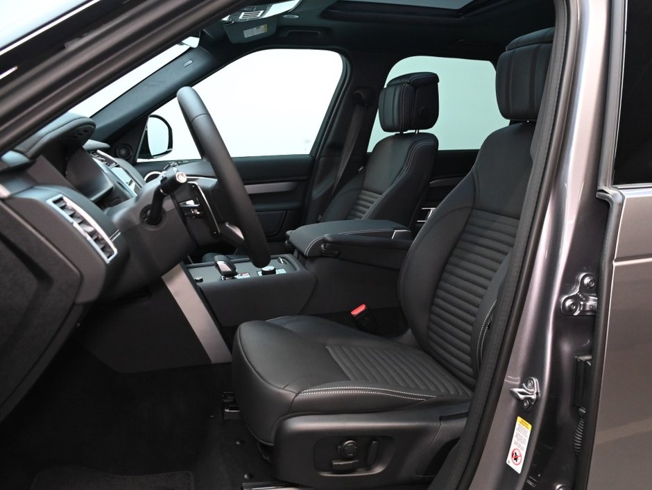 2025 Land Rover Discovery Dynamic SE-7