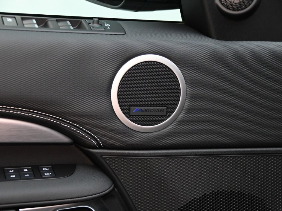 2025 Land Rover Discovery Dynamic SE-15