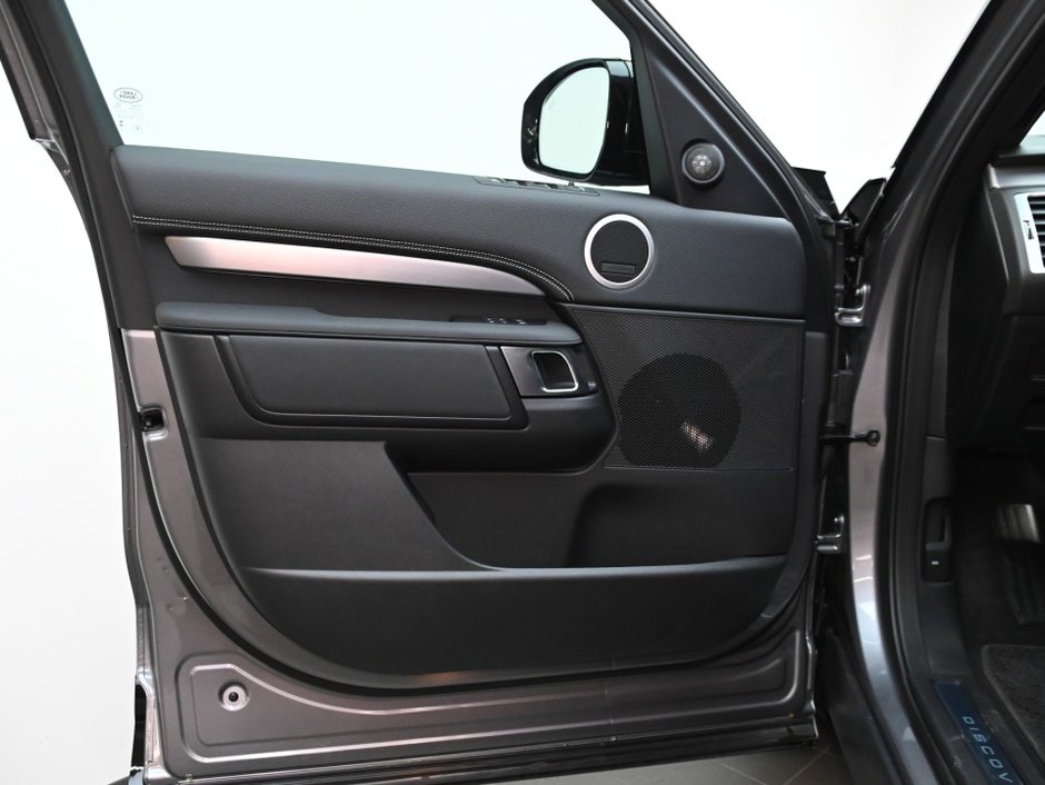2025 Land Rover Discovery Dynamic SE-13