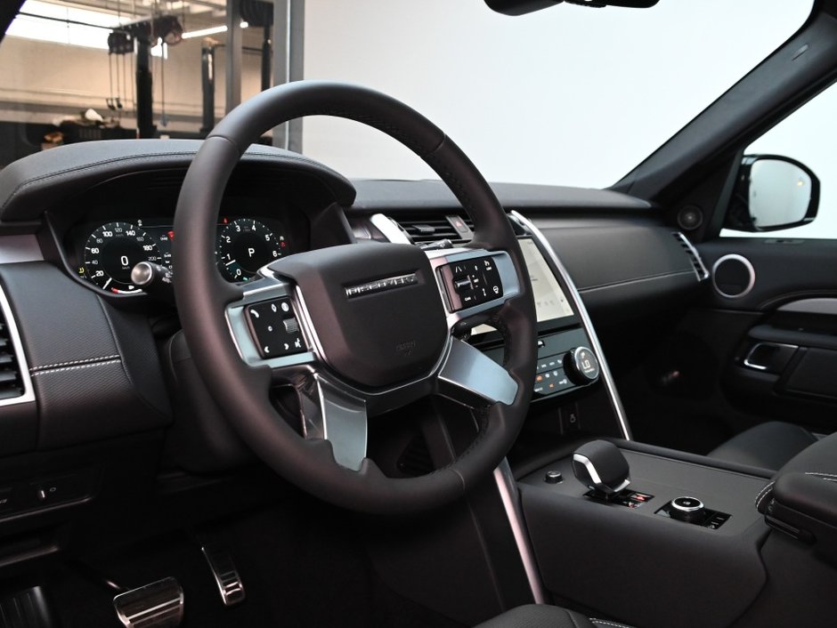 2025 Land Rover Discovery Dynamic SE-6