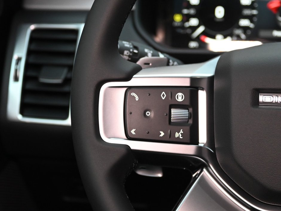 2025 Land Rover Discovery Dynamic SE-31
