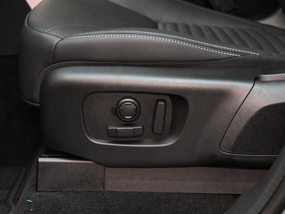 2025 Land Rover Discovery Dynamic SE-18