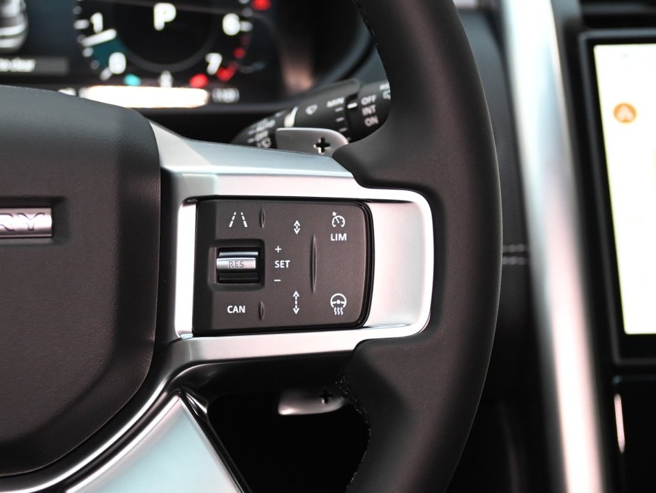 2025 Land Rover Discovery Dynamic SE-32