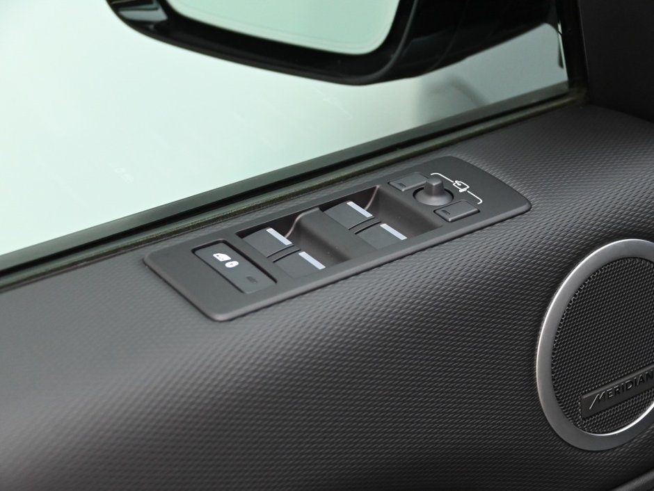2025 Land Rover Discovery Dynamic SE-16