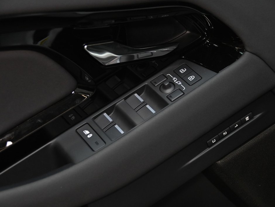 2026 Land Rover Range Rover Evoque S-11