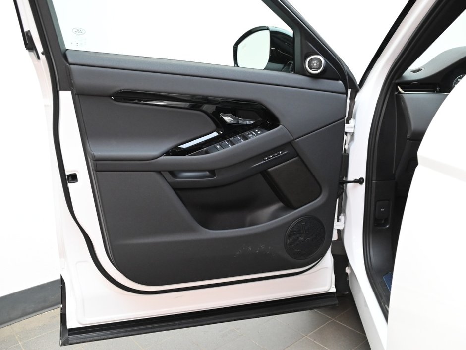 2026 Land Rover Range Rover Evoque Dynamic SE-16