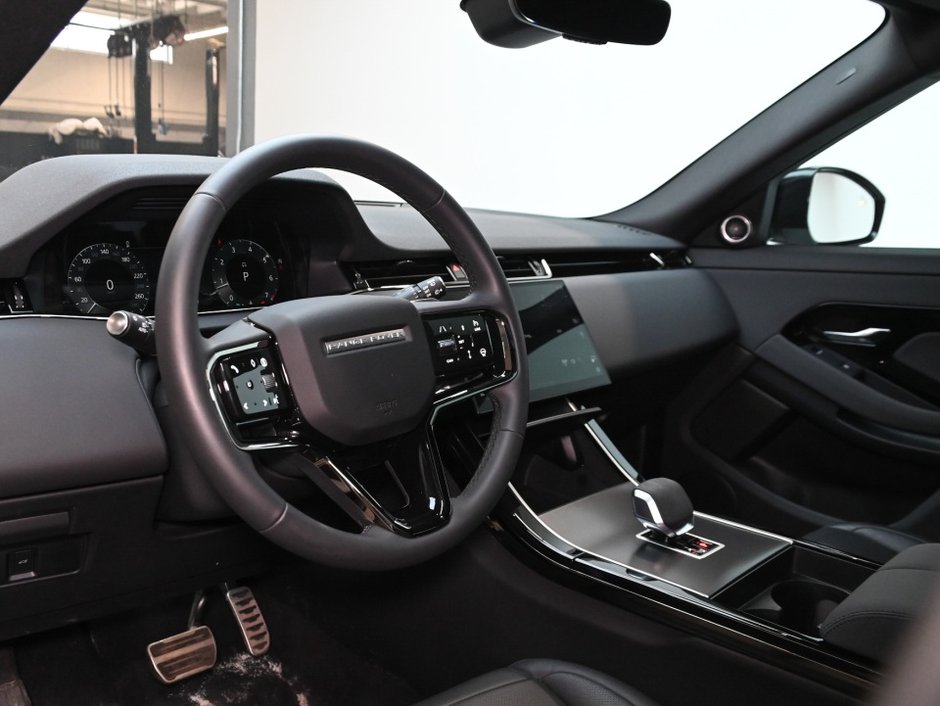 2026 Land Rover Range Rover Evoque Dynamic SE-2
