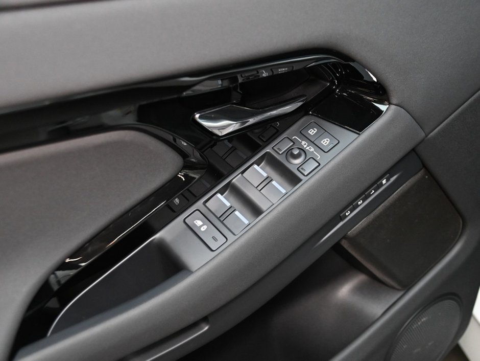 2026 Land Rover Range Rover Evoque Dynamic SE-18