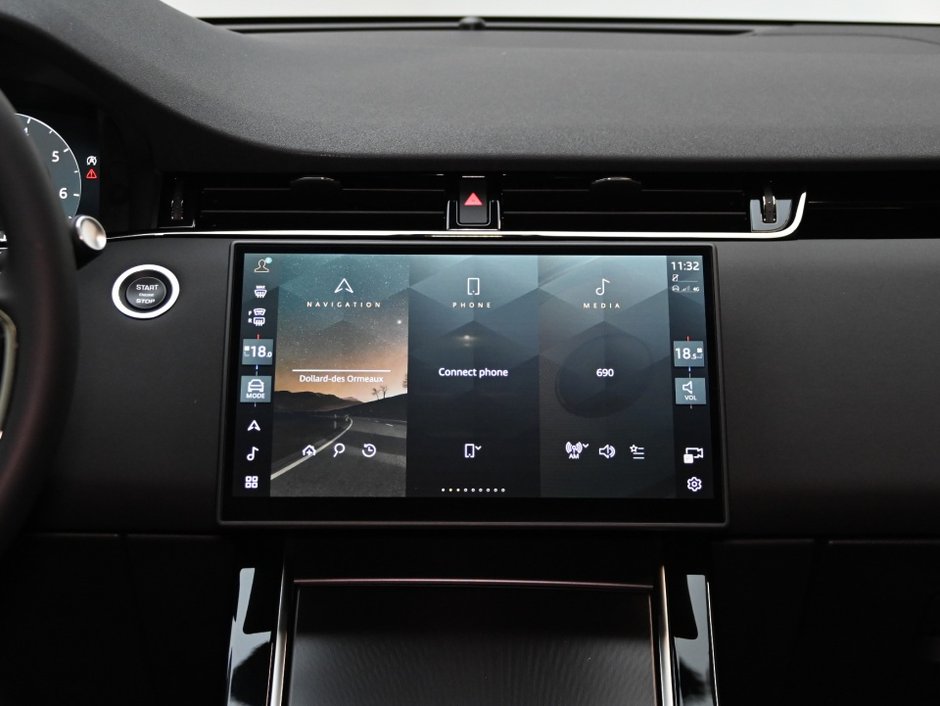 2026 Land Rover Range Rover Evoque Dynamic SE-29