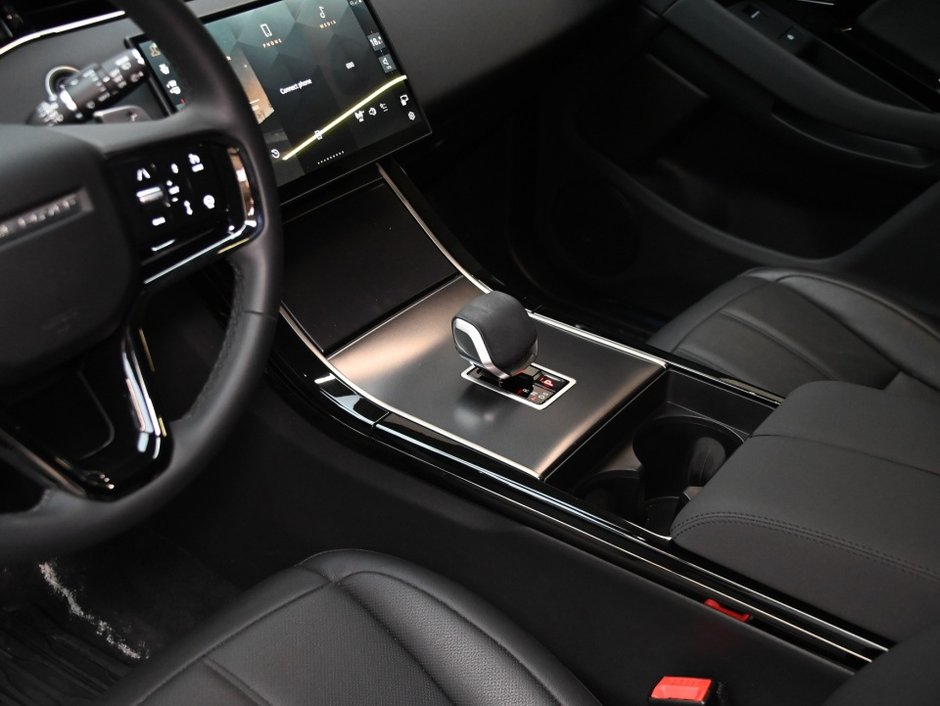 2026 Land Rover Range Rover Evoque Dynamic SE-17