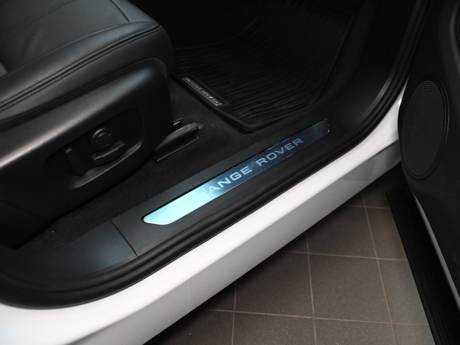 2026 Land Rover Range Rover Evoque Dynamic SE-14