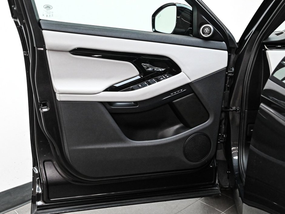 2026 Land Rover Range Rover Evoque Dynamic SE-8