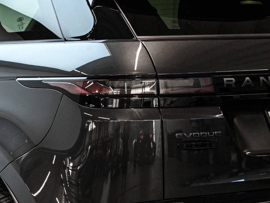 2026 Land Rover Range Rover Evoque Dynamic SE-10