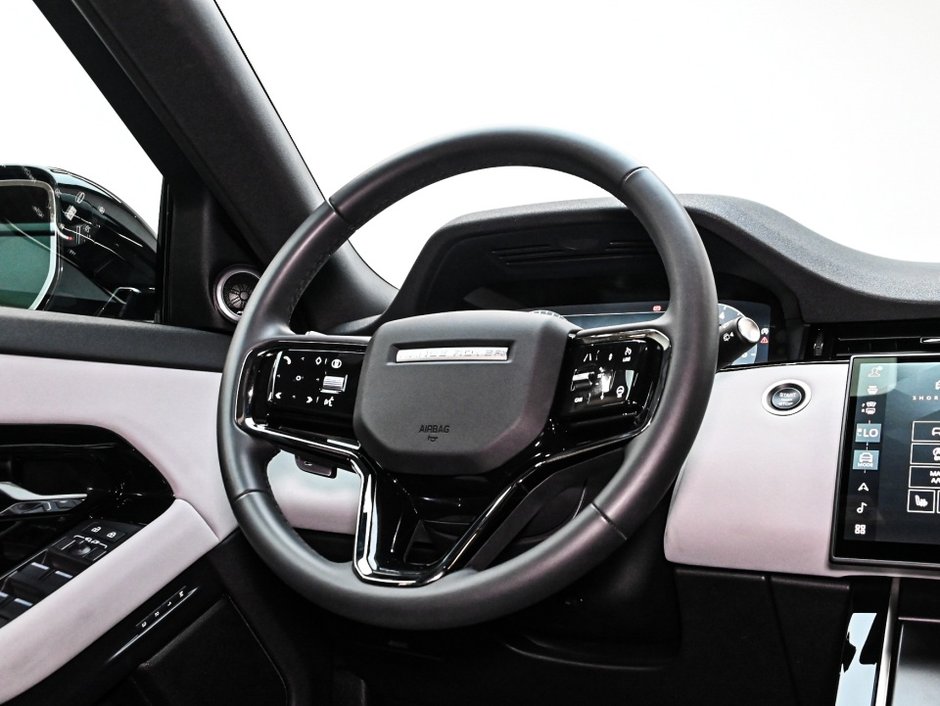 2026 Land Rover Range Rover Evoque Dynamic SE-32