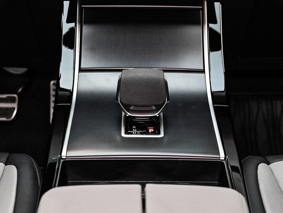 2026 Land Rover Range Rover Evoque Dynamic SE-31